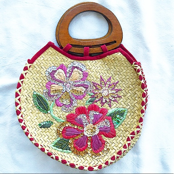 indeed Handbags - Straw tote bag with sequin flower detail!